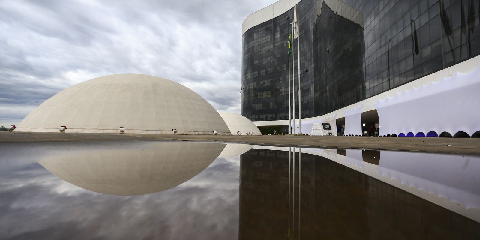 Quase R$ 5 bilhões para 2026: TSE define como partidos vão dividir Fundo Eleitoral