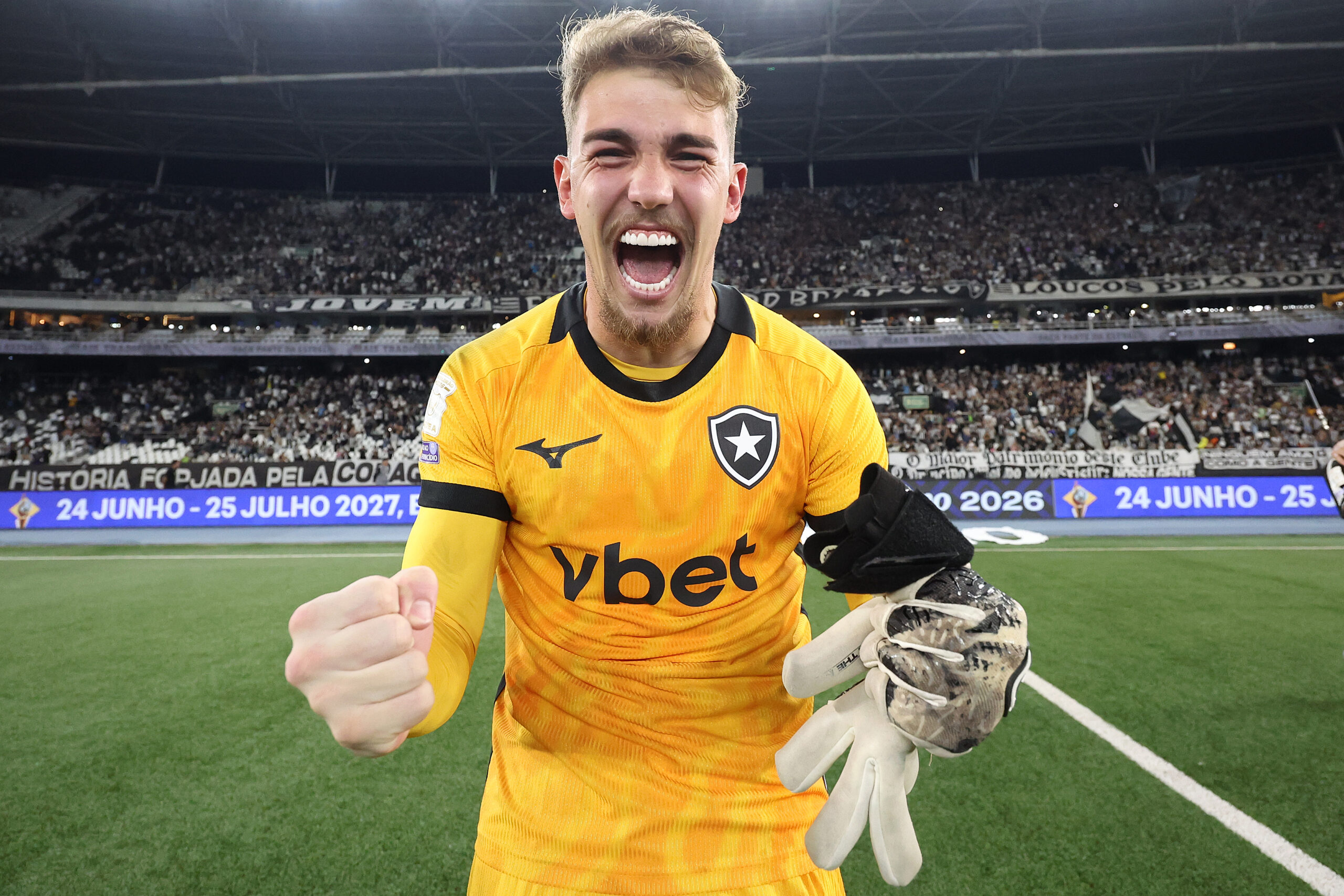 Botafogo reconfigura elenco e encaminha empréstimo de goleiro para Portugal