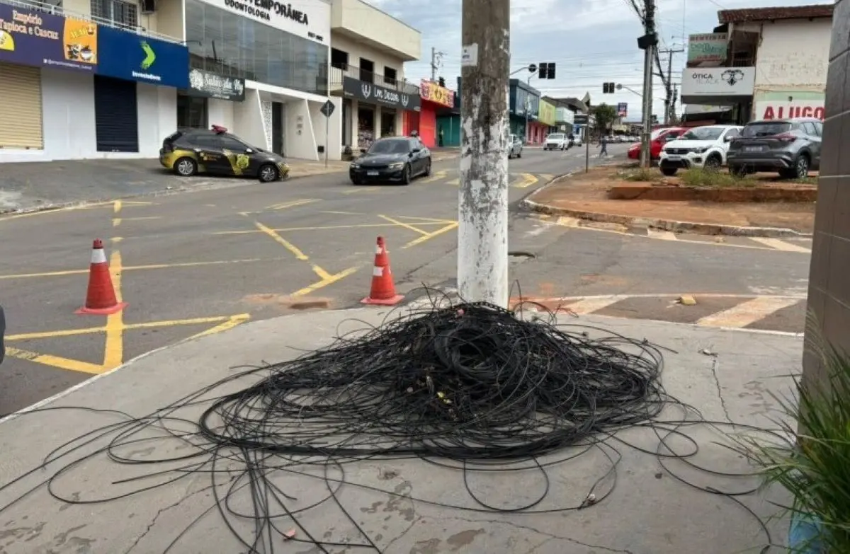 Goiânia recicla 110 toneladas de fios e cabos para ter ruas mais seguras e limpas