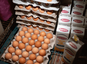 Guerra deve causar elevação nos preços dos ovos e carnes  • Rebecca Wright/CNN