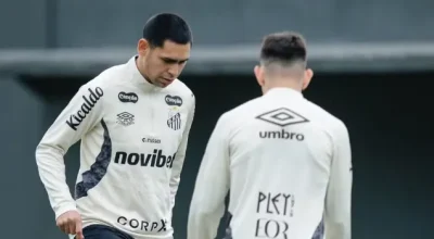 Caballero em treino no CT Rei Pelé - Foto: Raul Baretta / Santos FC