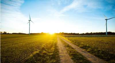Screenshot-2023-08-02-at-16-13-22-Moinhos-de-vento-no-campo-ao-por-do-sol.-Foto-Gratis