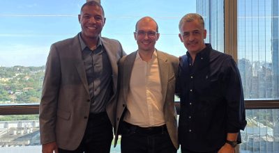 Jason Bennett, vice-presidente global de startups e venture capital na AWS; Daniel Bichuetti, co-...