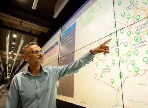balsa-estrada-de-terra-e-geradores-equatorial-goias-prepara-operacao-para-votacao-em-areas-isoladas