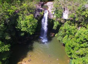 Cachoeira do Abade, em Pirenópolis, vista de cima. (Foto: Reprodução/ YouTube)