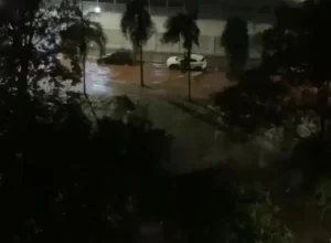 chuva-causa-alagamento-no-parque-cascavel_luiza-carvalho_reproducao