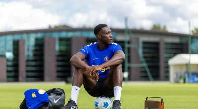 danny-welbeck-aconselha-jovens-chelsea-1