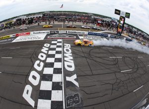 Em Pocono, Hamlin vence terceira prova consecutiva na NASCAR Cup
