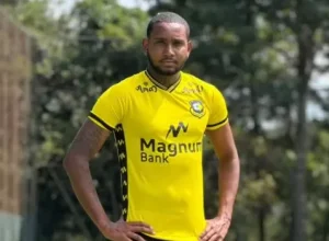 Manzoli defendeu o Londrina na última temporada - Foto: Divulgação / São Bernardo FC