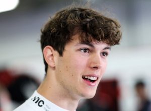 No entanto, o jovem piloto reconhece que, com a presenÃ§a de Hamilton, ele precisa esperar por ...