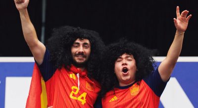 Torcedores espanhóis no jogo contra a França, pela semifinal da Copa de 2026 (Reprodução/X/SE...