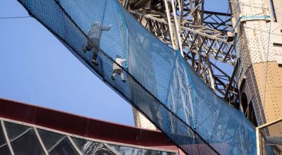 Ponte suspensa fica a 60 metros do chão e tem 40 metros de extensão, ligando extremidades da To...